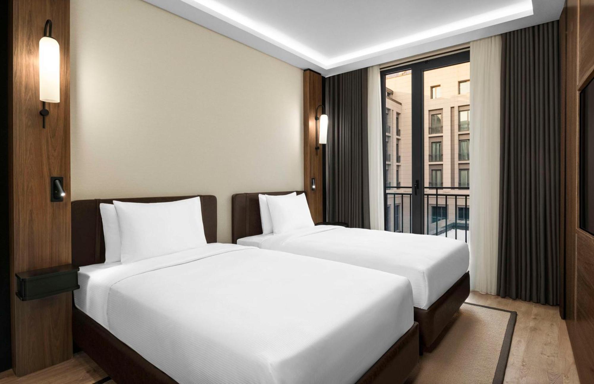 Altunizade Suites Istanbul, Curio Collection By Hilton Exterior photo